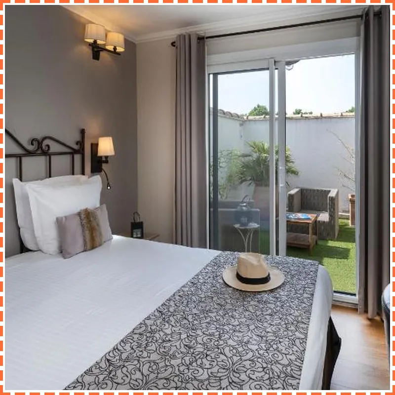 Hotel de l Horloge hotel view