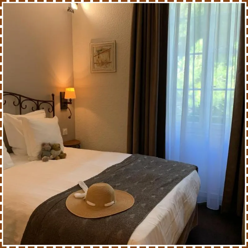 Hotel de l Horloge hotel room