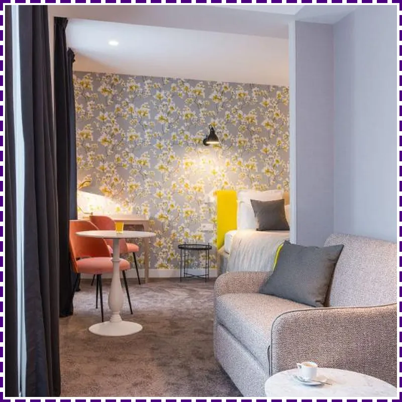 Le Mareuil hotel room