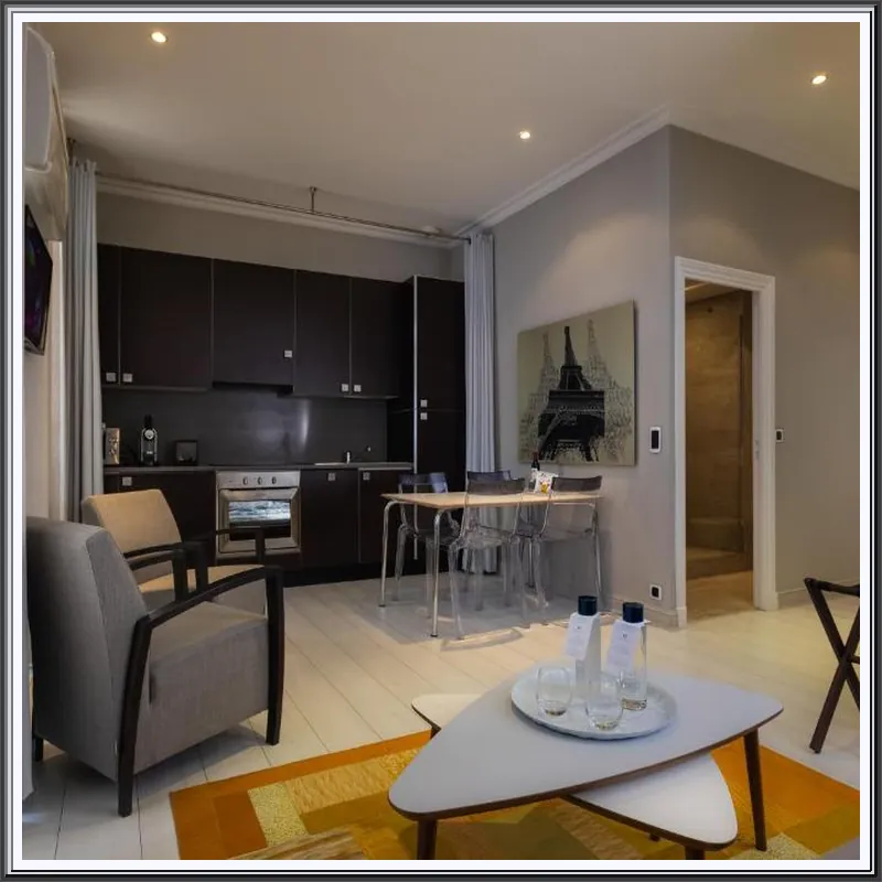 Le Prince Regent Residence et Spa hotel room