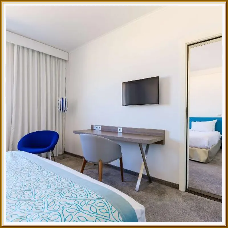 Golden Tulip Marseille Euromed hotel room