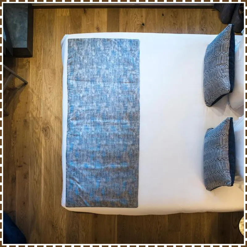 Le Pelican hotel room