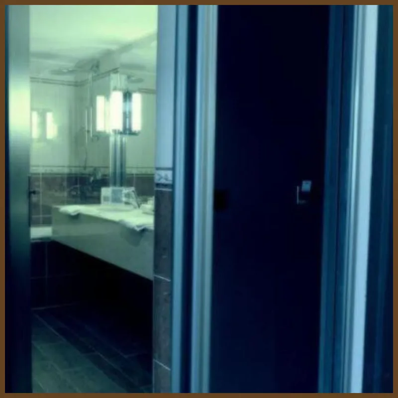 Hotel Carlton hotel room