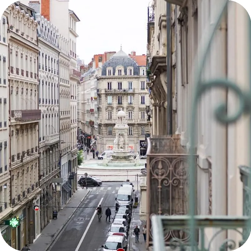 Globe Et Cecil hotel view