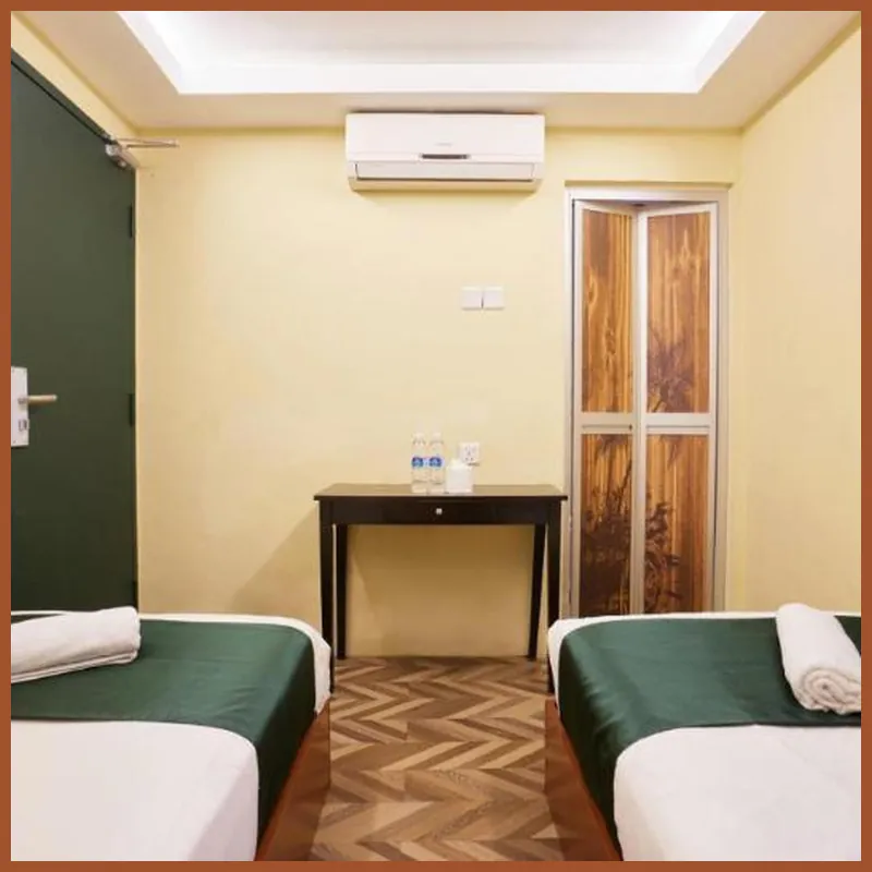 Hotel Royal Queens hotel room