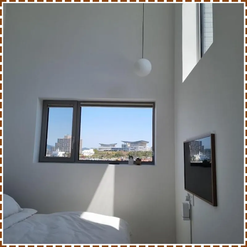 Laon on 37 hotel room