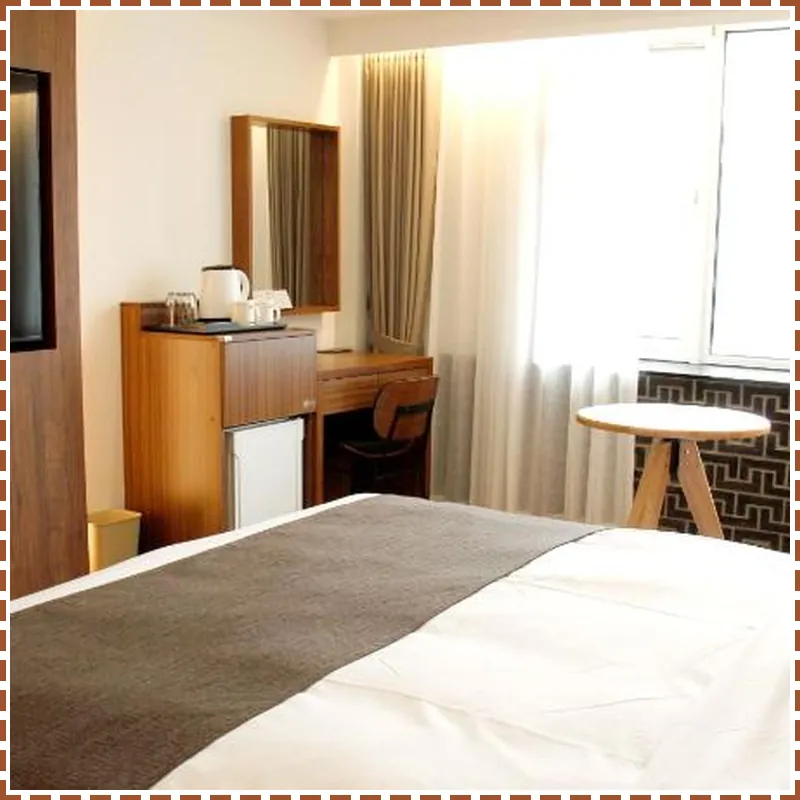 Commodore Hotel hotel room