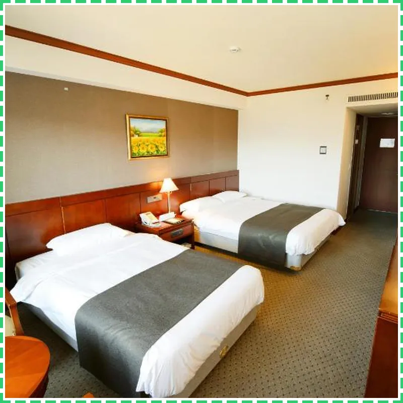 Commodore Hotel hotel room