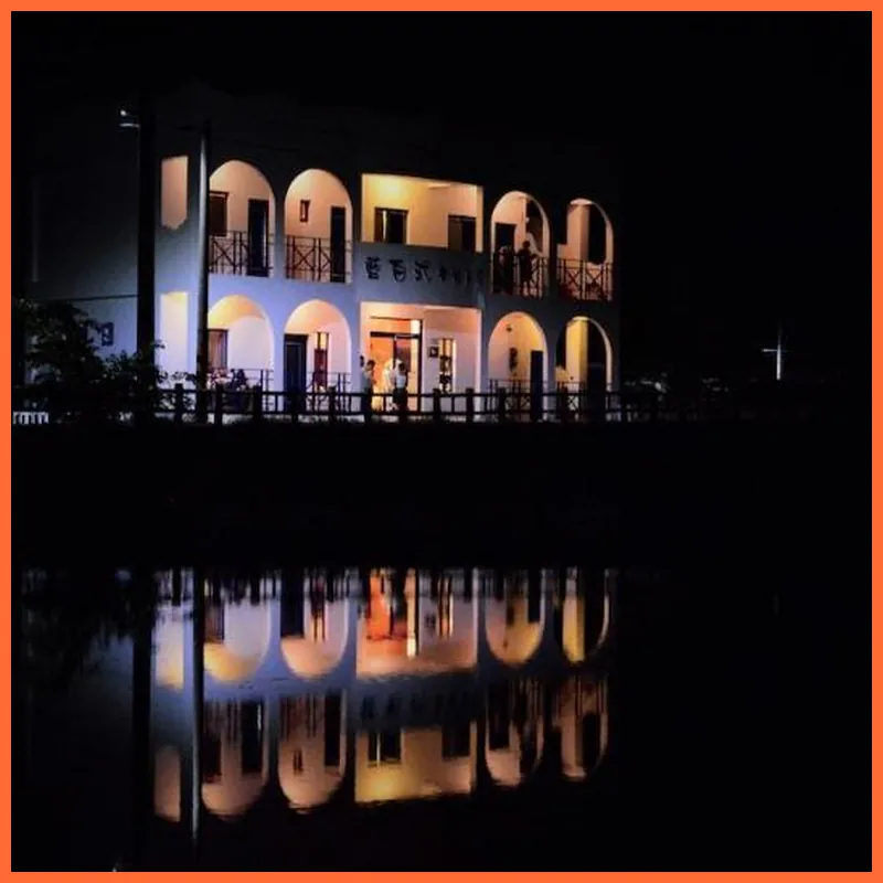 Blue and White Holiday B&B 호텔 이미지