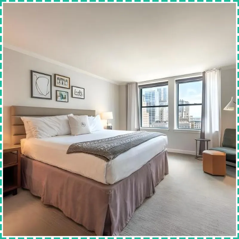 Claridge House hotel room