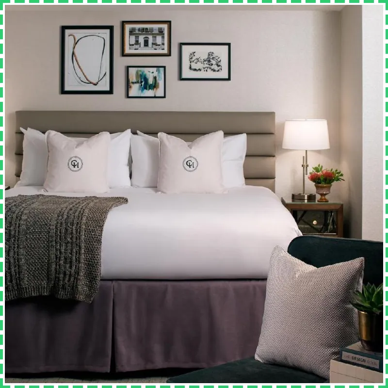 Claridge House hotel room