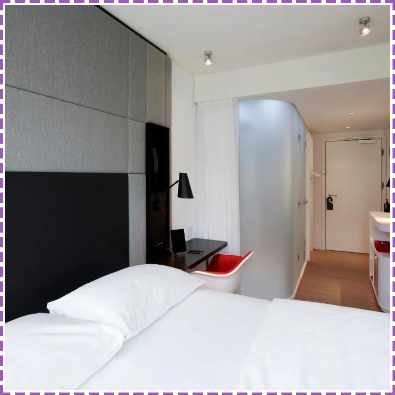 citizenM Seattle South Lake Union hotel room