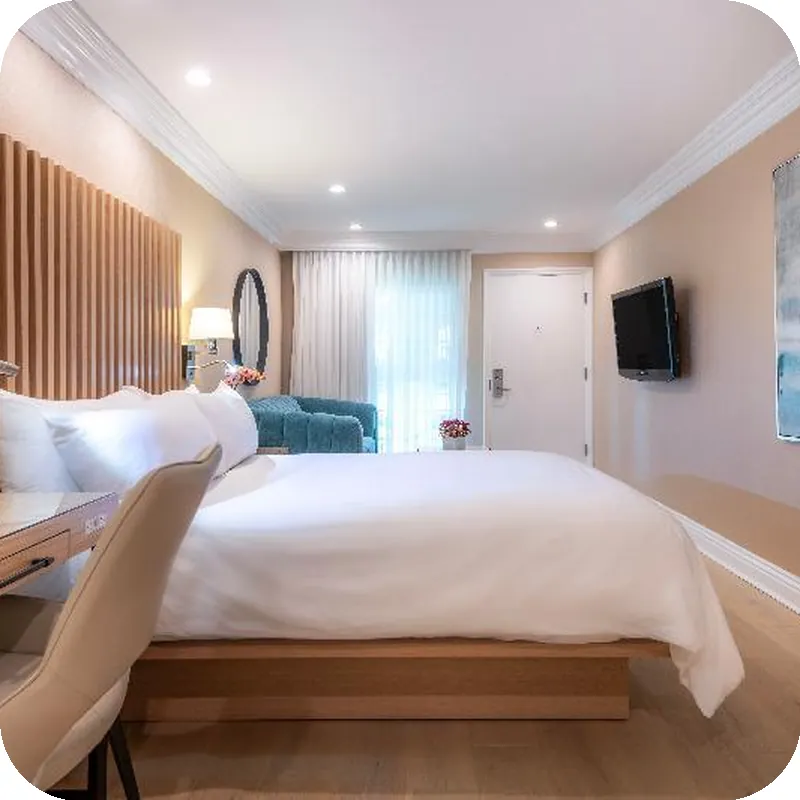 Beverly Hills Plaza Hotel and Spa hotel room