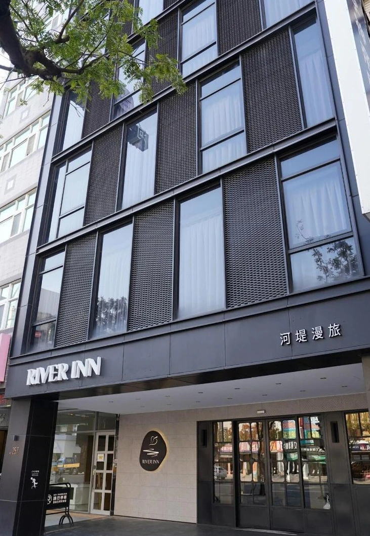 河堤漫旅 站前館外觀